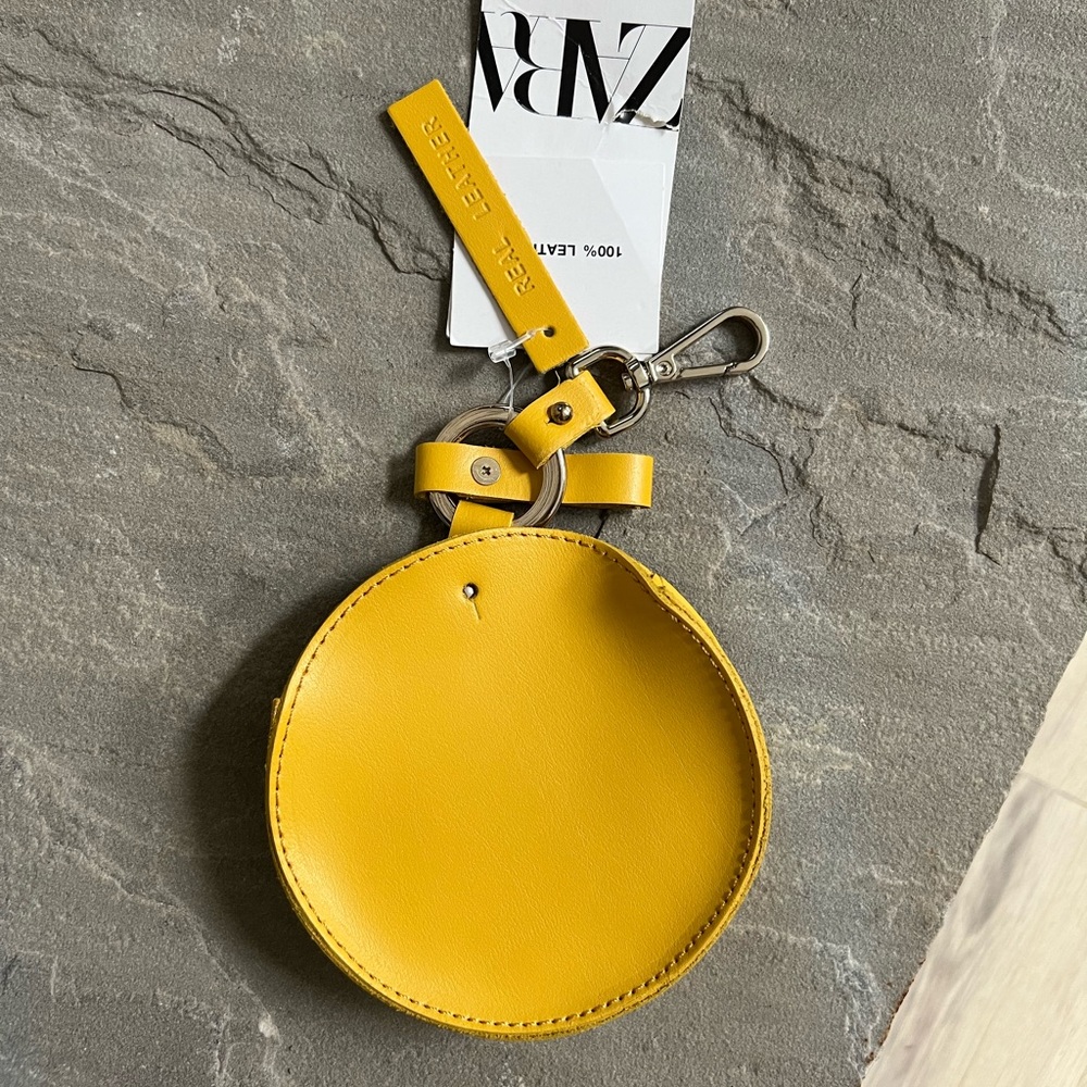 NWT 100% Leather Zara Pouch with Keychain